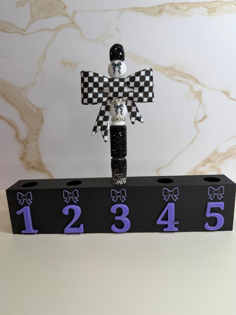 Numbered pen display