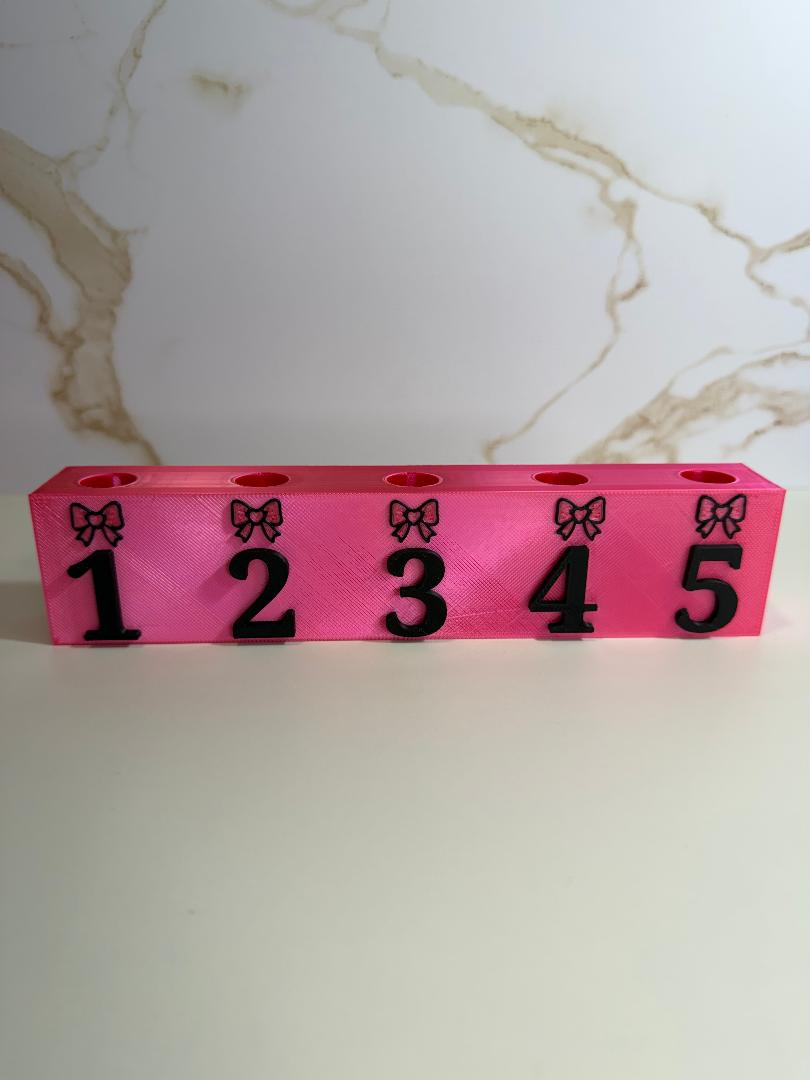 Numbered pen display